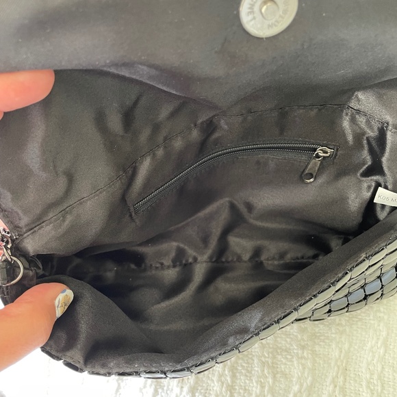 Beautiful Evening Hand Bag - like new! - Picture 4 of 9